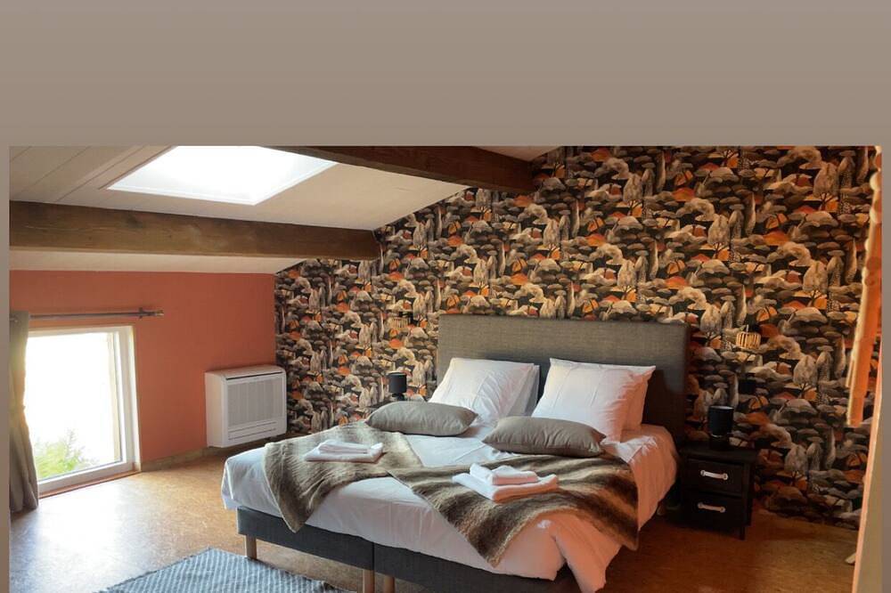 The spacious Tomé loft 10 minutes' walk from the beaches of Trélévern in Trélévern, Costa de granito rosa
