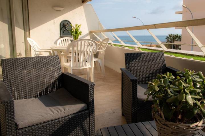 Gîte pour 4 personnes, avec terrasse et vue dans Plage de la Pierre au Tambour - 2