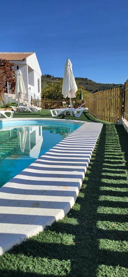 Casa de vacaciones para 14 personas, con vistas además de piscina y jardín - 1
