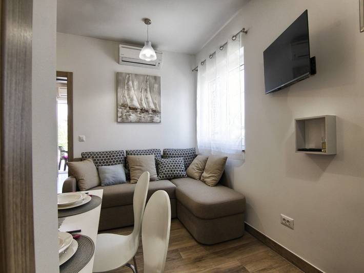 Ferienwohnung für 4 Personen, mit Terrasse und Garten, kinderfreundlich in Zadar - 2
