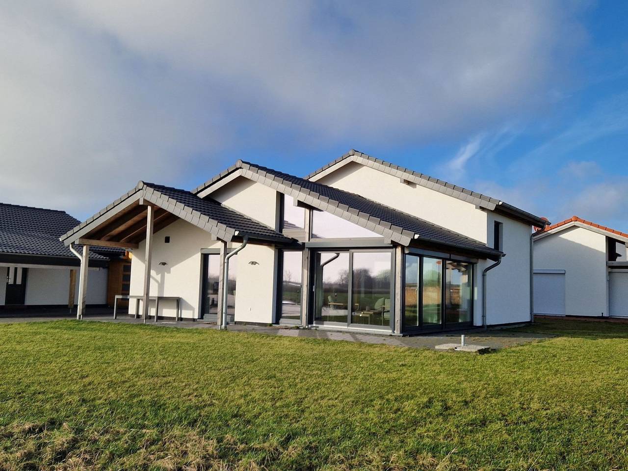 Gemütliche Ferienwohnung mit Terrasse, WLAN und Parkplatz, 1000 m vom Strand entfernt in Eckwarderhörne, Butjadingen