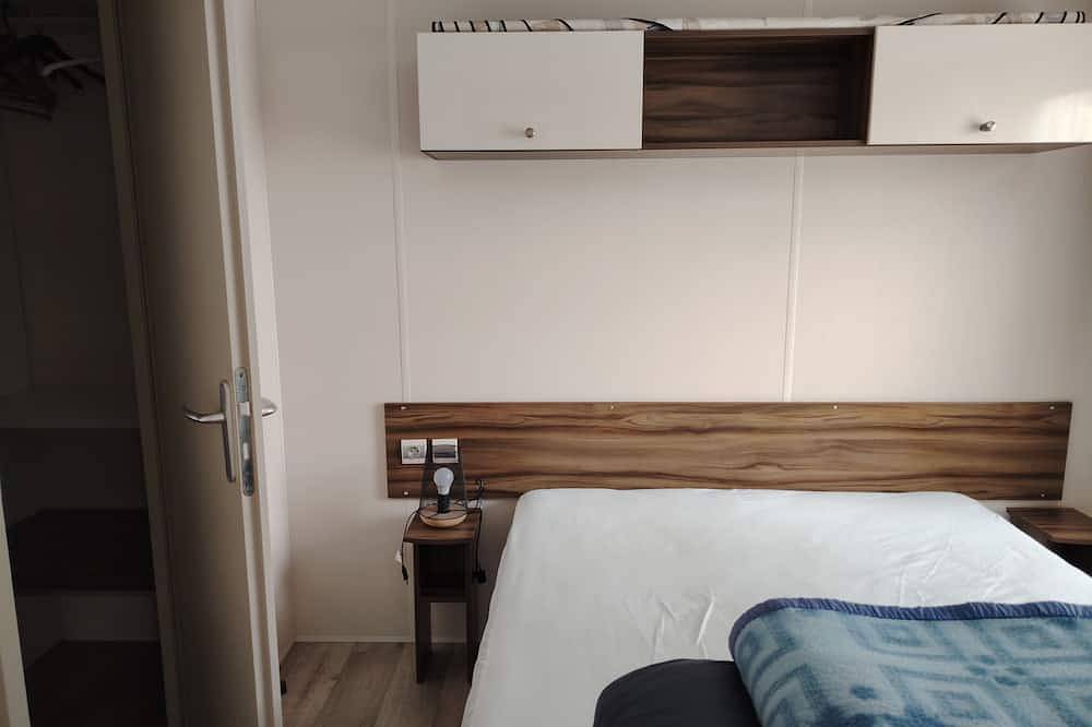 Mobil-home dans Camping calme avec Piscine, à 2,8 km de la Plage in Le Fenouiller, Vallée de la Loire