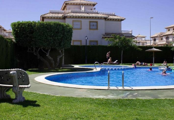 Apartamento de vacaciones para 5 personas, con balcón además de jardín y piscina para niños - 1