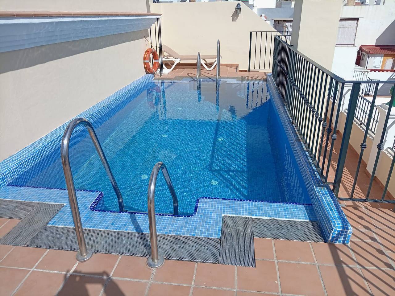 Entire studio, Studio '2B Studio with Balcony for 2 Guests' with Shared Pool, Wi-Fi and Air Conditioning in Nerja Centre, Nerja