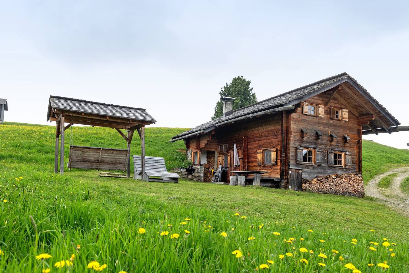 Avec montagne sur les montagnes sur les montagnes et jardin privé in Rodengo, Dolomiti Superski
