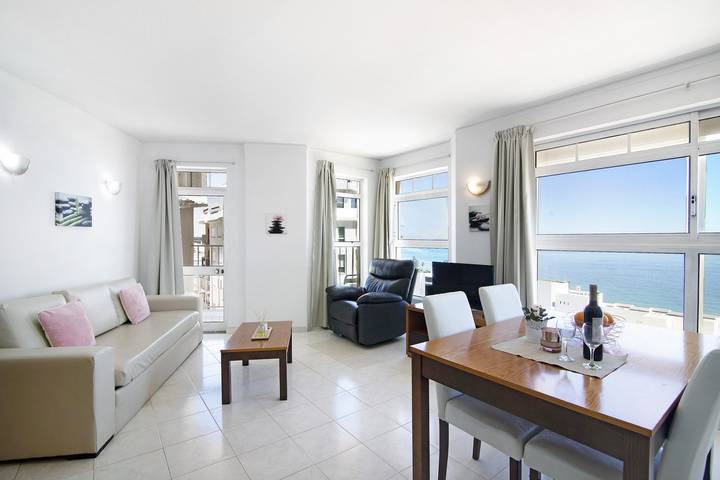 Appartamento intero, App. Camões 11ºC - V. Mar con A/C, Wi-Fi e piscina in Armação de Pêra (costa), Armação de Pera