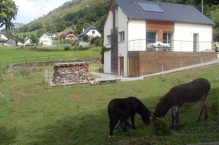 Gîte pour 8 personnes, avec jardin et terrasse à Louvie-Soubiron