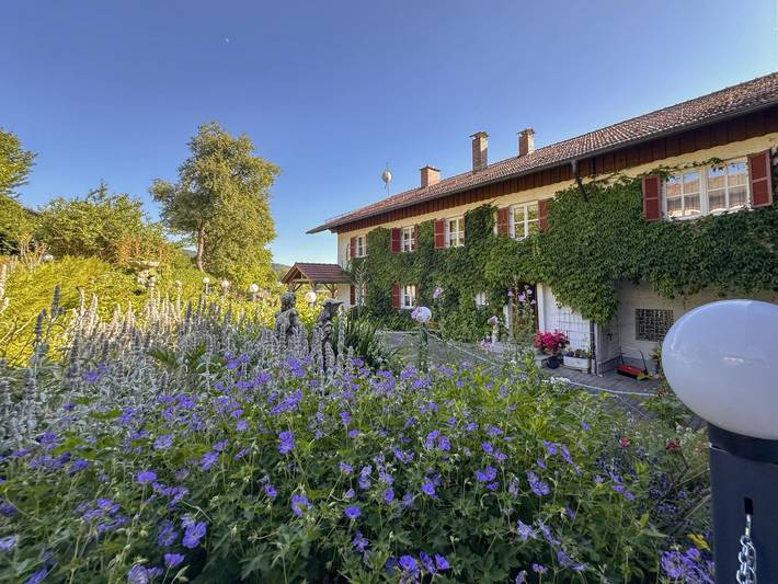 Ferienwohnung für 6 Personen, mit Sauna und Balkon sowie Garten in Drachselsried