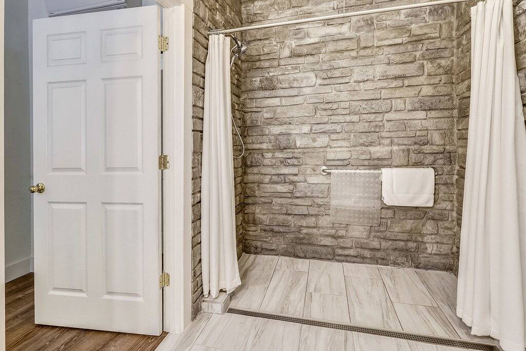 Kultige Scheunenanlage aus dem 19. Jahrhundert, Teichseite mit Zugang zum See, Par-3-Golf und Tennis in Deep Creek Lake