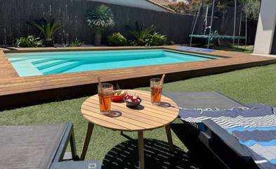 Location de vacances pour 10 personnes, avec terrasse ainsi que jardin et piscine, animaux acceptés à Villeneuve-de-la-Raho