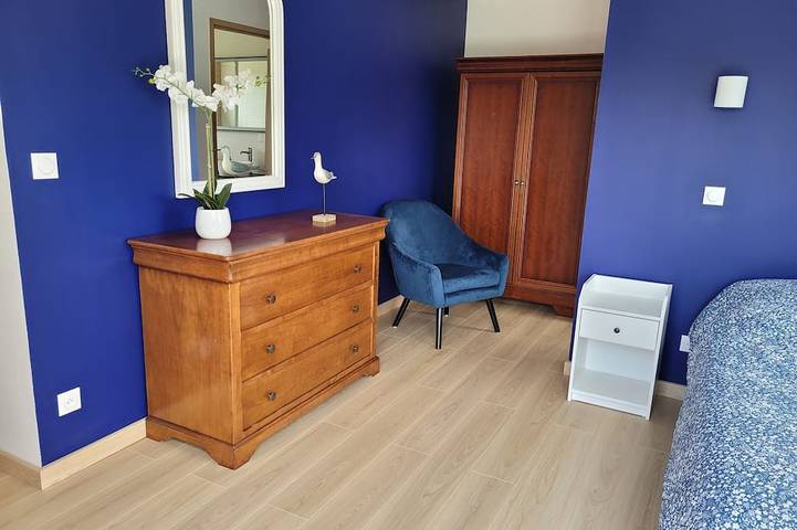 Bright new wooden house with enclosed garden 5 minutes from the beach in Gouville-sur-Mer, Coutances und Umgebung