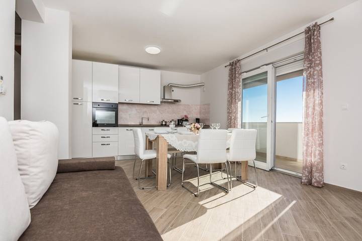 Ferienwohnung für 4 Personen, mit Meerblick und Pool sowie Balkon in Pakostane - 4