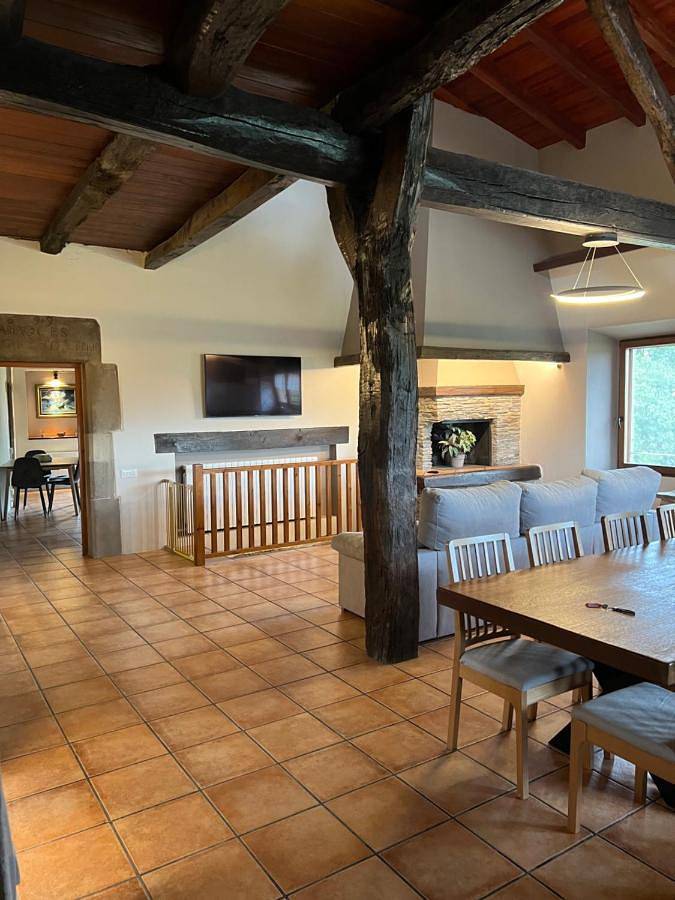 Casa rural para 15 personas, con piscina además de vistas y jardín, Se admiten mascotas en Osona - 2