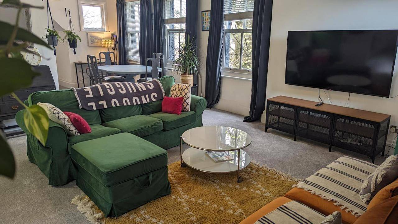 Entire apartment, Two-Bedroom Apartment in Hove, Brighton