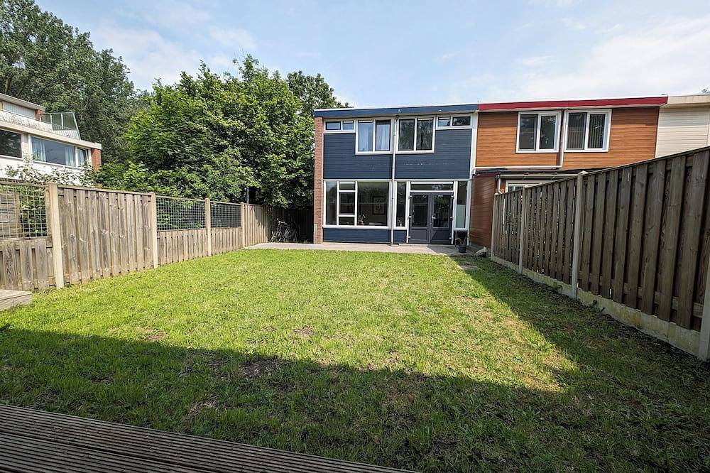 Charming 3-bedroom townhome in Lelystad perfect for your getaway. in Lelystad, Markermeer