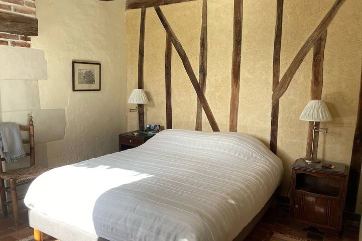 Ancienne ferme convertie avec 5 chambres, piscine, court de tennis, Loire region in Prunay-Cassereau, Vallée de la Loire