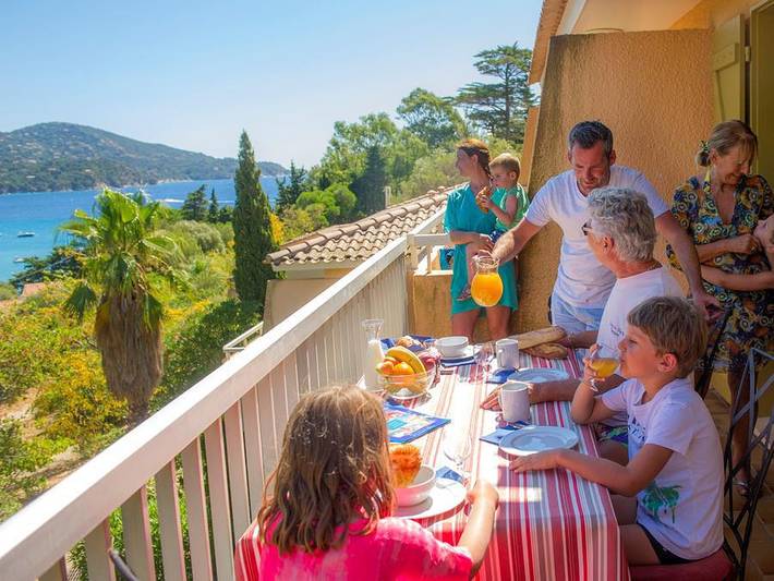 Camping pour 4 personnes, avec Balcon/Terrasse et Terrasse