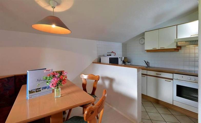 Ferienwohnung für 5 Personen, mit Balkon und Terrasse sowie Garten und Ausblick in Oberndorf in Tirol - 4