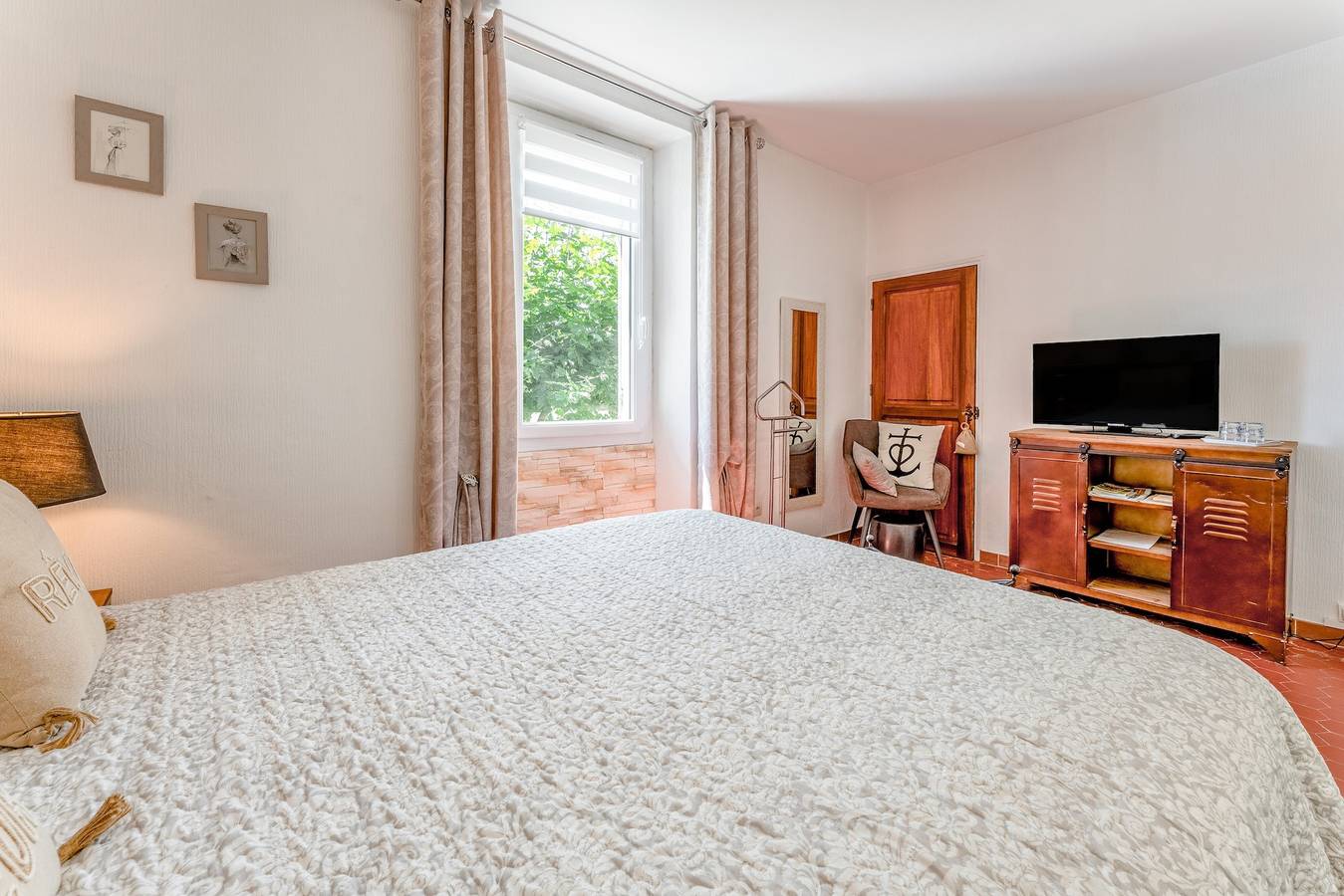 Chambre d'hôtes « Aux Portes Des Alpilles » avec piscine partagée, Wi-Fi et climatisation in Saint-Martin-de-Crau, Côte méditerranéenne (France)