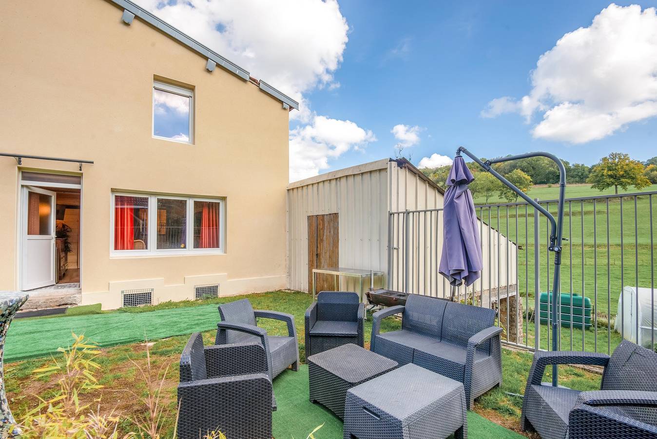 Villa mit 2 Schlafzimmern mit privatem Pool, eingezäuntem Garten und Wifi in Sapogne-et-Feuchères in Ardennen