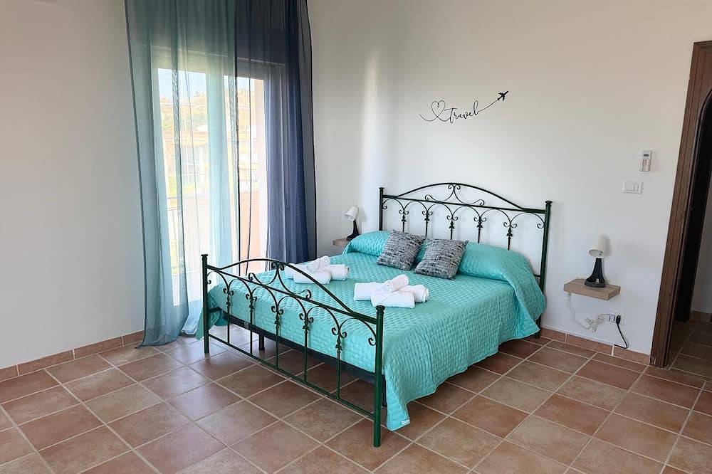 Entire apartment, La Casa Di Giusy Holiday Home in Porto Empedocle, Agrigento Province