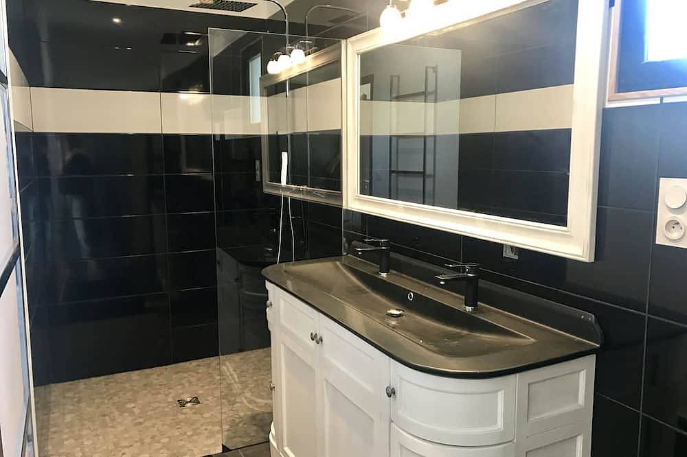 Villa Zuid Ardeche Hoogstaand Zuid, verwarmd privé zwembad, tuin in Les Vans, Cevennen