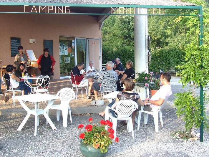 Camping pour 4 personnes, avec bassin pour enfant, animaux acceptés dans l' Aude