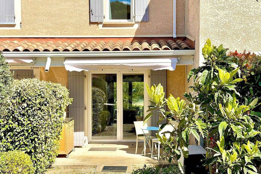 Entire apartment, Chez Vous, Ailleurs | Pool & Terrace in Calvisson, Mediterranean Coast (France)