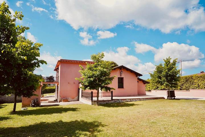 B&b per 2 persone, con panorama e balcone nonché giardino a Velletri