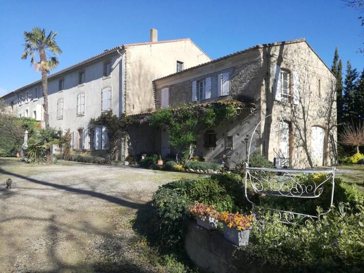 Location de vacances pour 4 personnes, avec piscine ainsi que jardin et vue dans Loupia - 4