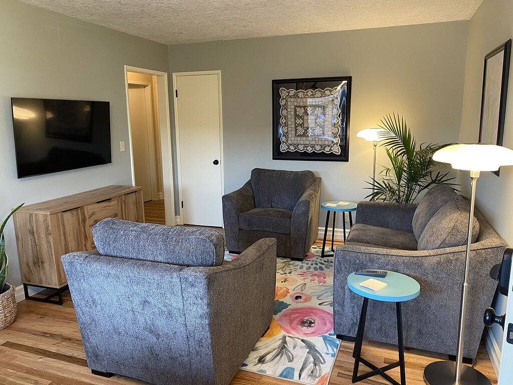 1133 The 3 Oaks 30 night fully furnished stay at a great price. Full Amenities! in Salem (OR), Willamette Valley