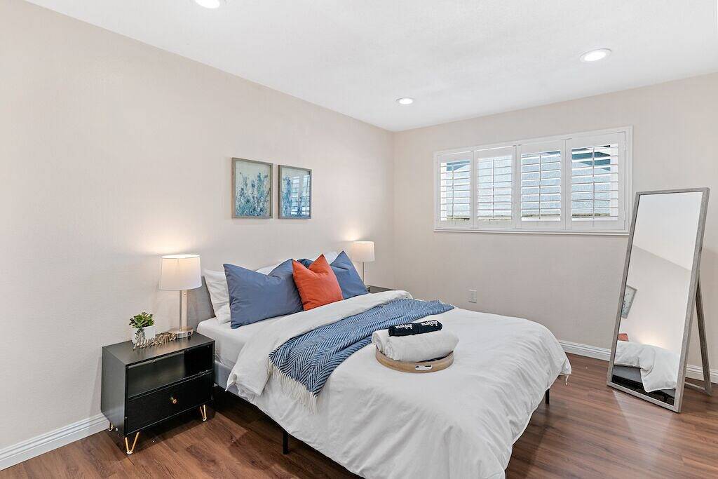 Elegant Disney Retreat in heart of Orange County by Beaches in Westminster, Orange County