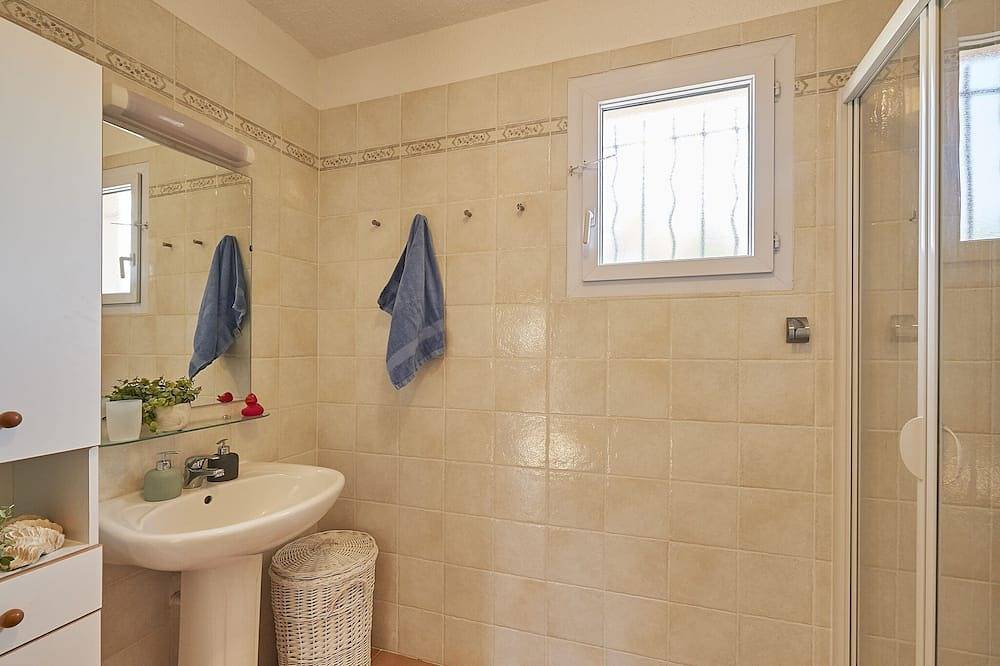 Friendly Villa Escape in Nans-les-Pins, Brignoles region