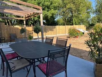 Gîte pour 6 personnes, avec terrasse et jardin à Le Bernard