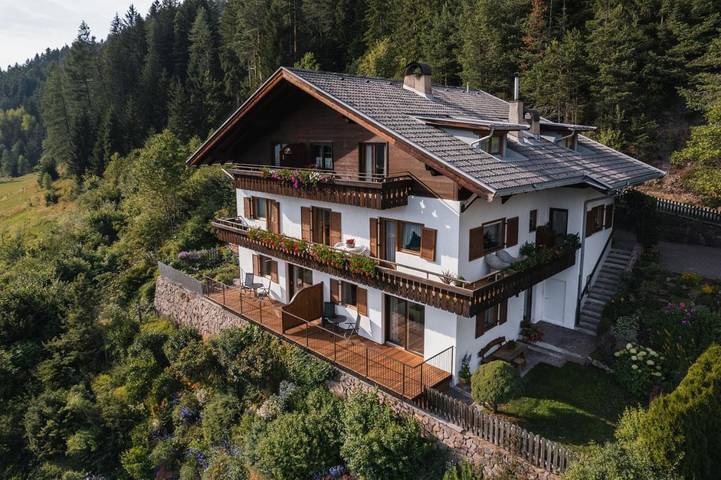 Ferienwohnung für 4 Personen, mit Terrasse und Garten sowie Ausblick in Deutschnofen