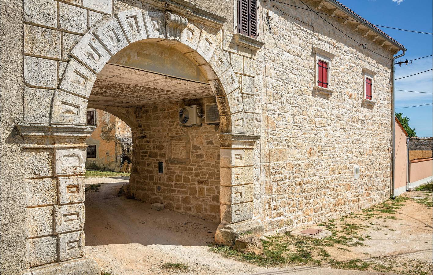 Reizende 110 m² große Ferienwohnung mit Pool, WLAN und guter Anbindung an das Stadtzentrum in Butkovići in Marčana, Südküste Istrien