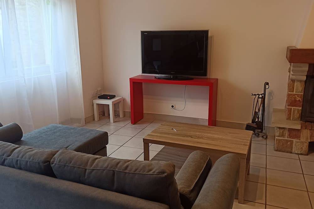 Gite 4 Personnes/2 Chambres/terrasse - Proximité Dordogne et Sites Touristiques in Puybrun, Lot