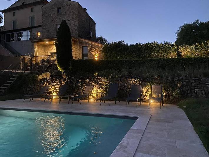 Location de vacances pour 6 personnes, avec jardin ainsi que piscine et terrasse, animaux acceptés à La Tour-sur-Orb