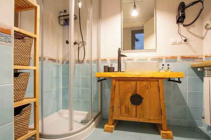 Gîte pour 6 personnes, avec jardin ainsi que jacuzzi et piscine à Sabiñánigo - 2