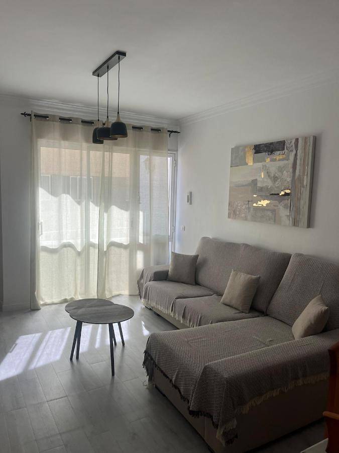 Apartamento para 6 personas, con balcón en Playa Chica