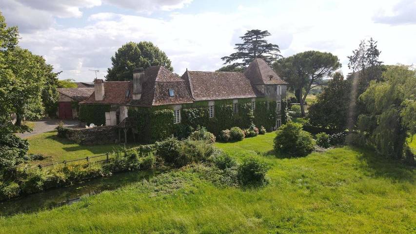 Location de vacances pour 9 personnes, avec vue ainsi que terrasse et piscine à Pomport - 2