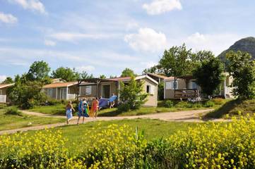 Chalet pour 5 Personnes dans Saint-Georges-de-Luzençon, Parc naturel régional des Grands Causses, Photo 2