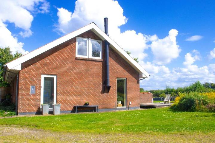 Ferienhaus für 7 Personen, mit Balkon und Whirlpool sowie Terrasse und Garten in Astrup Vig