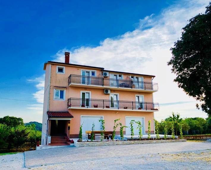 Maison d’hôte pour 2 personnes, avec balcon ainsi que jardin et vue à Bale (Croatie)