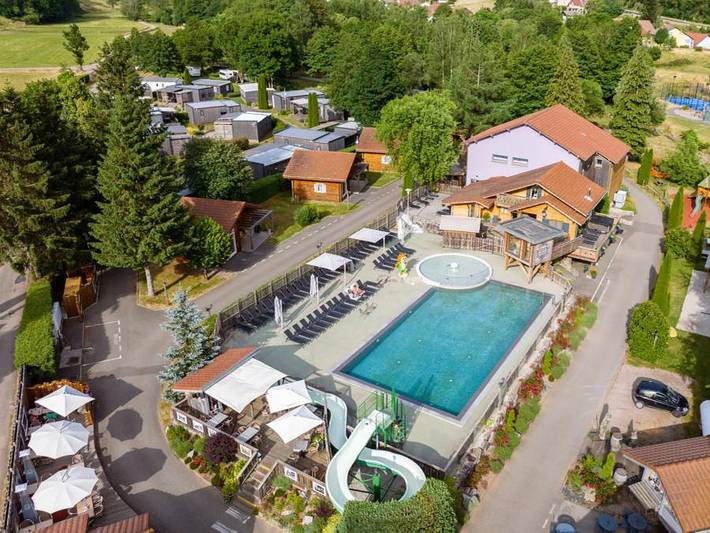 Camping pour 2 personnes, avec Jacuzzi et Terrasse ainsi que Bassin pour enfant et Sauna