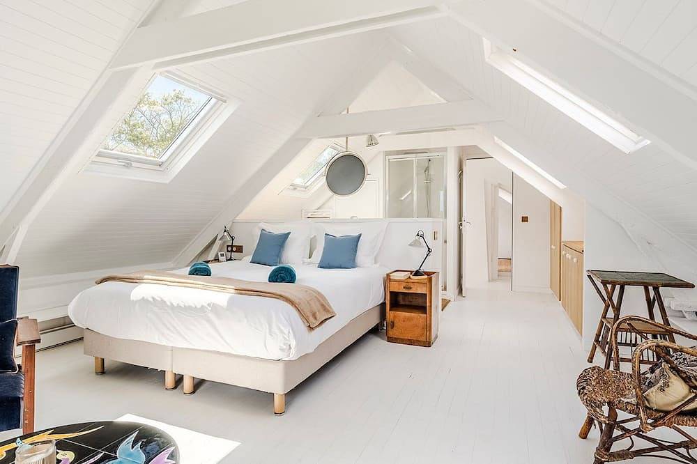 Samzun, close to the beach, garden & sea view in Locmaria, Côte des Mégalithes