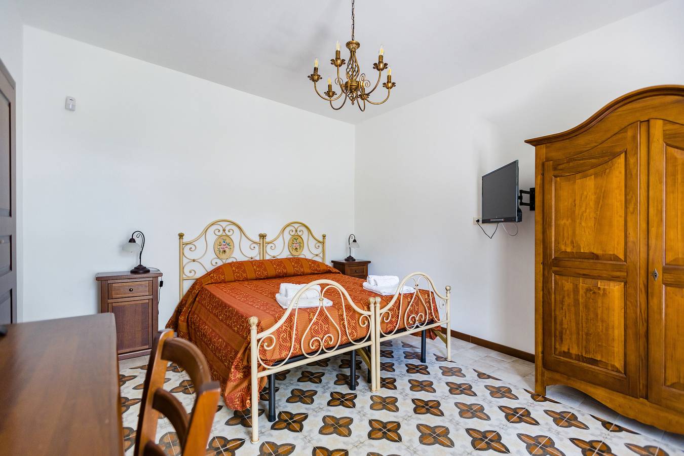 Zimmer 'Ghiro' mit Bergblick, Wi-Fi und Klimaanlage in Sant'Angelo di Brolo, Messina Provinz