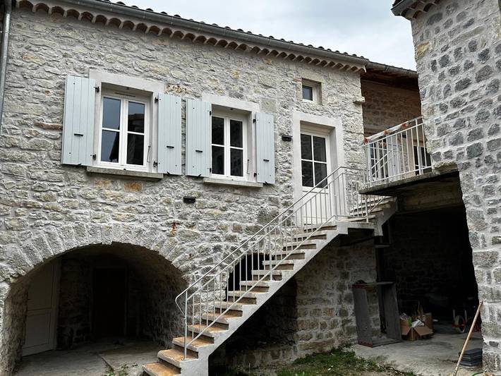 Location de vacances pour 6 personnes, avec jardin ainsi que piscine et vue à Chandolas - 2