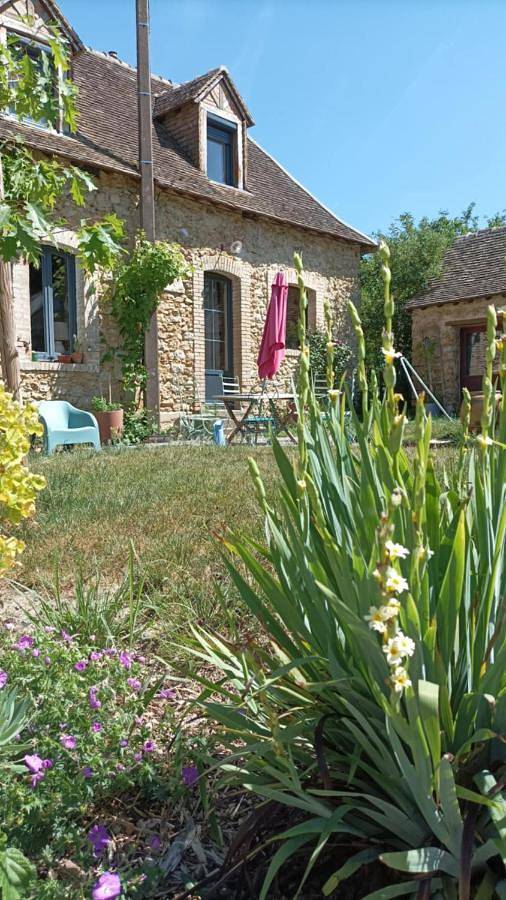 Location de vacances pour 10 personnes, avec terrasse ainsi que jardin et vue à Neuville-sur-Sarthe - 3