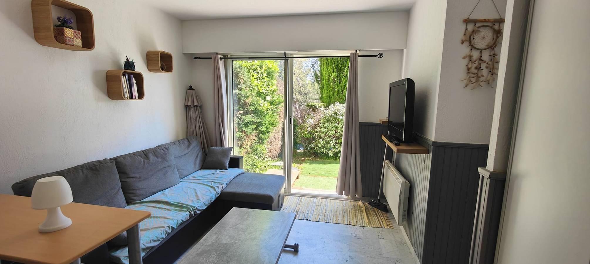 Ganze Wohnung, Ferienwohnung für 2 Personen mit Garten in Saint-Raphaël, Massif de l'Esterel